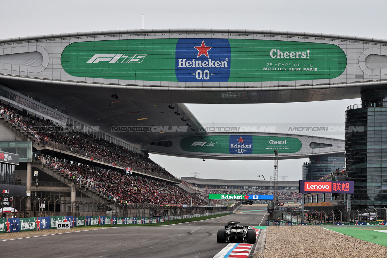 GP CINA, George Russell (GBR) Mercedes AMG F1 W16.

23.03.2025. Formula 1 World Championship, Rd 2, Chinese Grand Prix, Shanghai, China, Gara Day.

- www.xpbimages.com, EMail: requests@xpbimages.com © Copyright: Moy / XPB Images