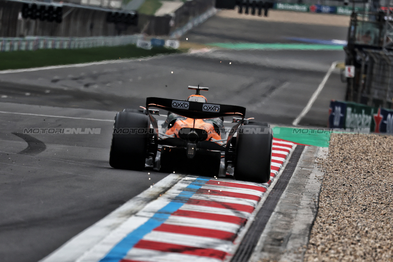GP CINA, Oscar Piastri (AUS) McLaren MCL39.

23.03.2025. Formula 1 World Championship, Rd 2, Chinese Grand Prix, Shanghai, China, Gara Day.

- www.xpbimages.com, EMail: requests@xpbimages.com © Copyright: Moy / XPB Images