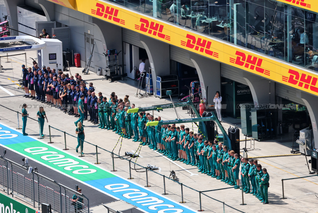 GP CINA, Alpine F1 Team e Aston Martin F1 Team pay their respects to Eddie Jordan.

23.03.2025. Formula 1 World Championship, Rd 2, Chinese Grand Prix, Shanghai, China, Gara Day.

- www.xpbimages.com, EMail: requests@xpbimages.com © Copyright: Batchelor / XPB Images
