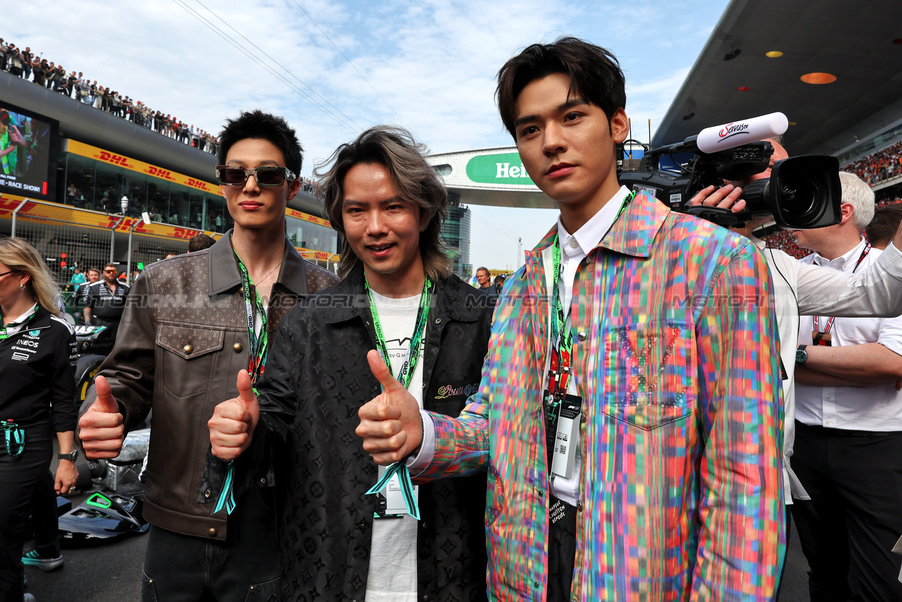 GP CINA, griglia VIPs.

23.03.2025. Formula 1 World Championship, Rd 2, Chinese Grand Prix, Shanghai, China, Gara Day.

- www.xpbimages.com, EMail: requests@xpbimages.com © Copyright: Moy / XPB Images