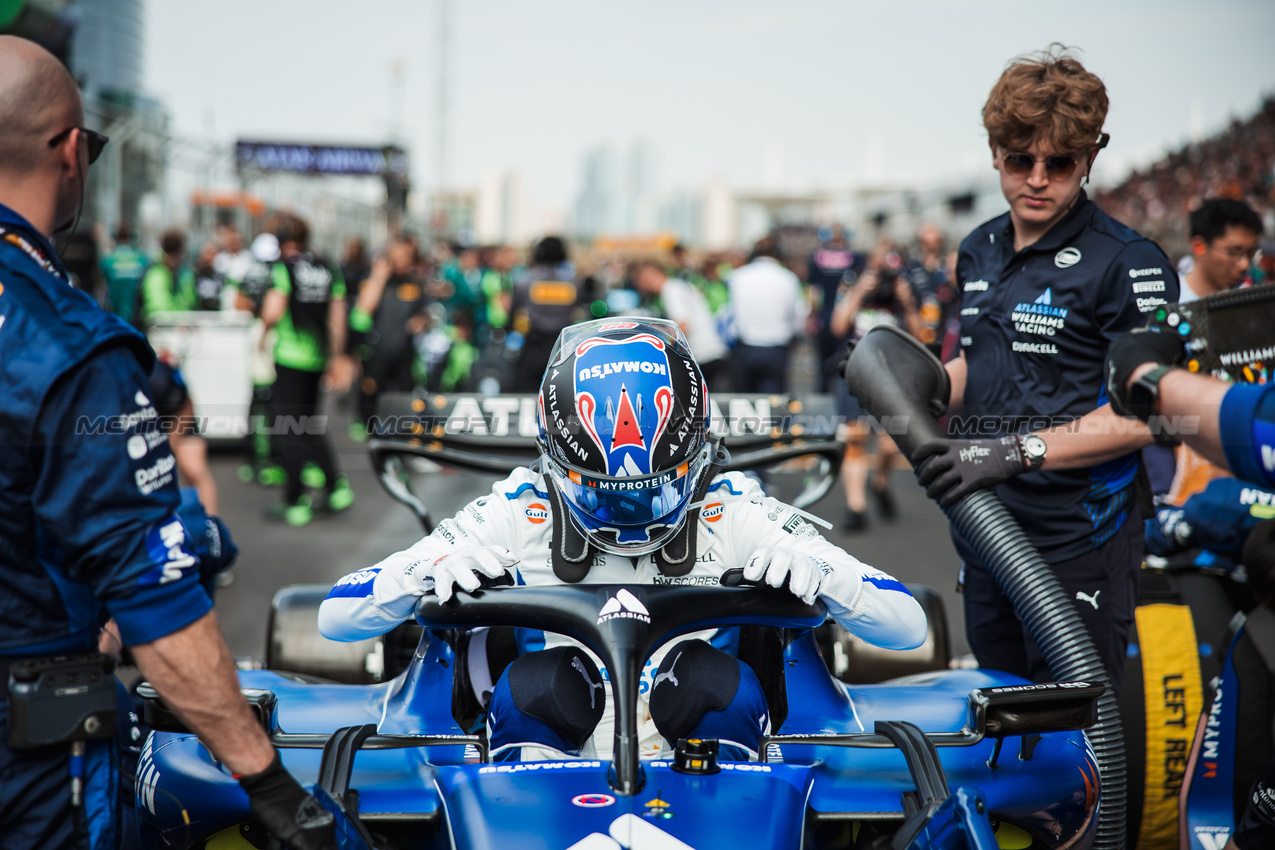 GP CINA, Alexander Albon (THA) Atlassian Williams Racing FW47 on the grid.

23.03.2025. Formula 1 World Championship, Rd 2, Chinese Grand Prix, Shanghai, China, Gara Day.

- www.xpbimages.com, EMail: requests@xpbimages.com © Copyright: Bearne / XPB Images