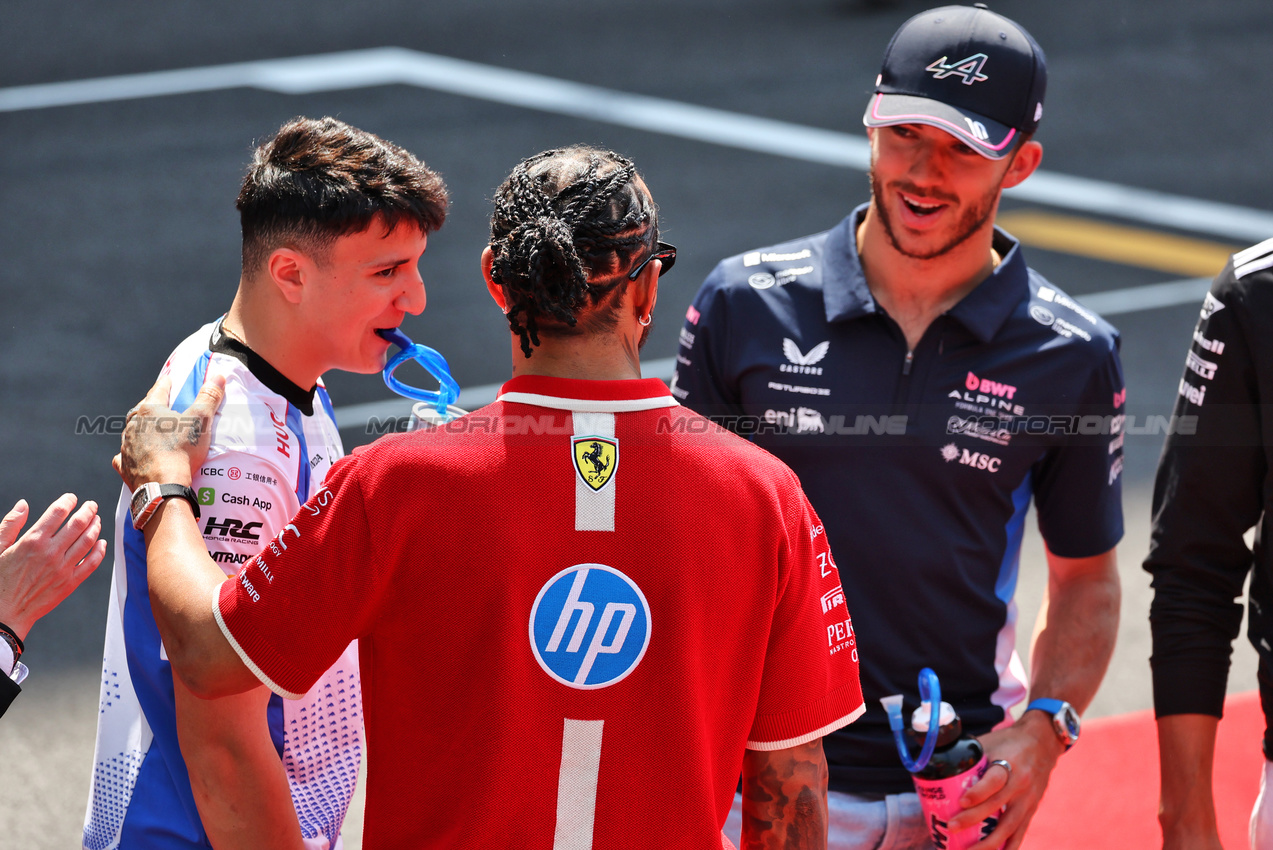 GP CINA, (L to R): Isack Hadjar (FRA) Racing Bulls; Lewis Hamilton (GBR) Ferrari; e Pierre Gasly (FRA) Alpine F1 Team.

23.03.2025. Formula 1 World Championship, Rd 2, Chinese Grand Prix, Shanghai, China, Gara Day.

- www.xpbimages.com, EMail: requests@xpbimages.com © Copyright: Moy / XPB Images