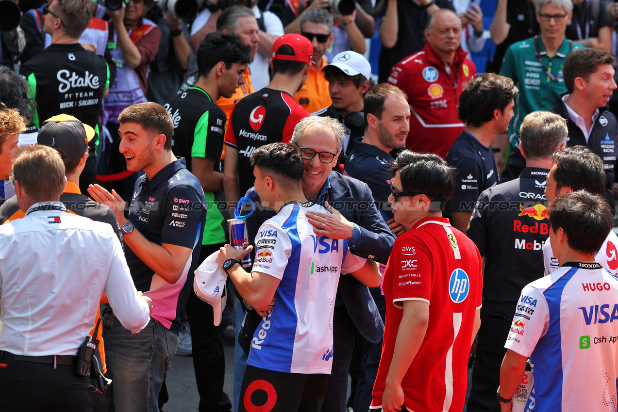 GP CINA, Stefano Domenicali (ITA) Formula One President e CEO e Isack Hadjar (FRA) Racing Bulls before teams e drivers pay their respects to Eddie Jordan.

23.03.2025. Formula 1 World Championship, Rd 2, Chinese Grand Prix, Shanghai, China, Gara Day.

- www.xpbimages.com, EMail: requests@xpbimages.com © Copyright: Moy / XPB Images