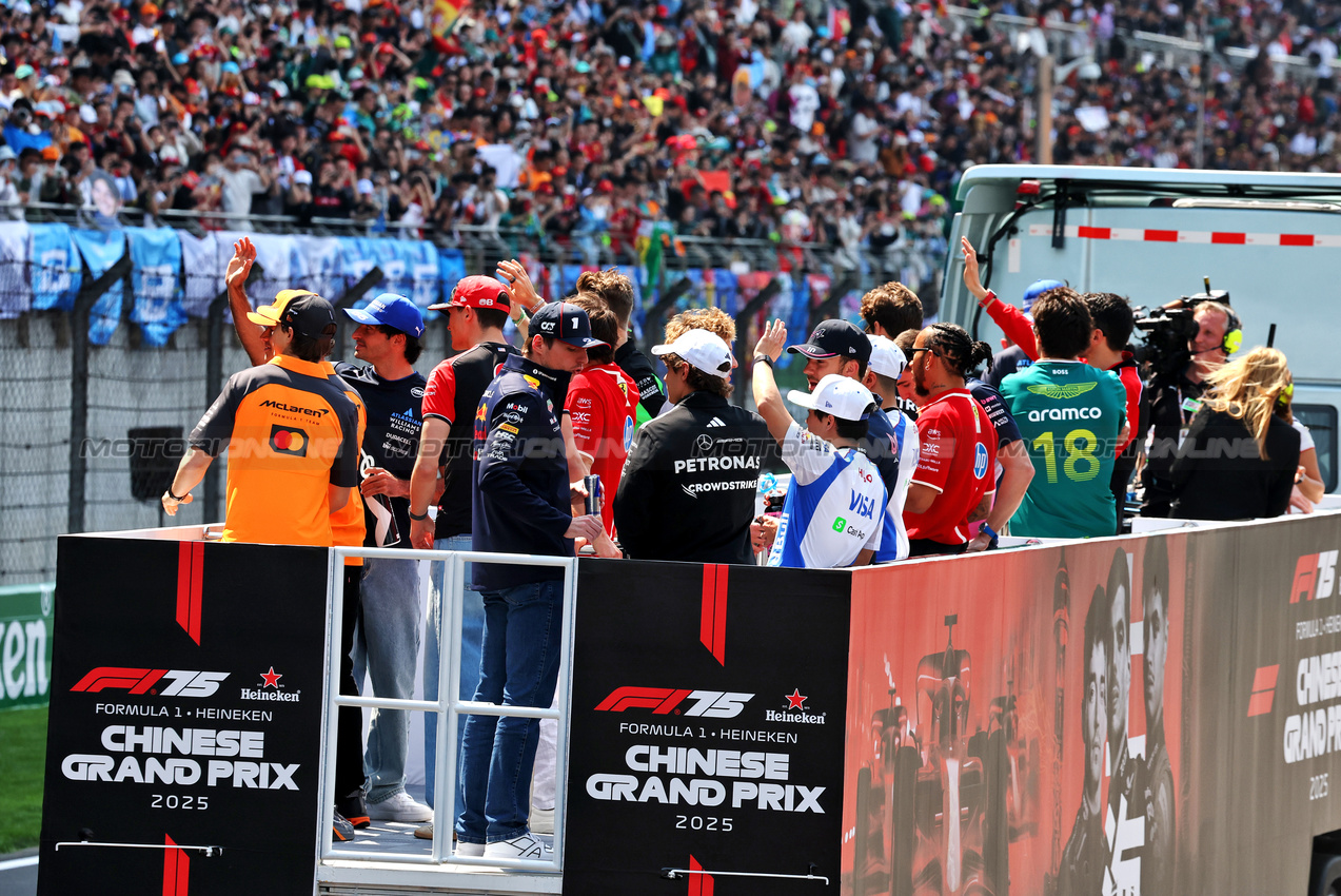GP CINA, Drivers' Parade.

23.03.2025. Formula 1 World Championship, Rd 2, Chinese Grand Prix, Shanghai, China, Gara Day.

- www.xpbimages.com, EMail: requests@xpbimages.com © Copyright: Moy / XPB Images