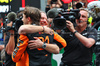 GP CINA, (L to R): Zak Brown (USA) McLaren Executive Director celebrates with vincitore Oscar Piastri (AUS) McLaren in parc ferme.

23.03.2025. Formula 1 World Championship, Rd 2, Chinese Grand Prix, Shanghai, China, Gara Day.

- www.xpbimages.com, EMail: requests@xpbimages.com © Copyright: Batchelor / XPB Images