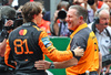 GP CINA, Zak Brown (USA) McLaren Executive Director celebrates with vincitore Oscar Piastri (AUS) McLaren in parc ferme.

23.03.2025. Formula 1 World Championship, Rd 2, Chinese Grand Prix, Shanghai, China, Gara Day.

- www.xpbimages.com, EMail: requests@xpbimages.com © Copyright: Batchelor / XPB Images