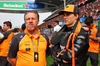 GP CINA, (L to R): Zak Brown (USA) McLaren Executive Director with Oscar Piastri (AUS) McLaren on the grid.

23.03.2025. Formula 1 World Championship, Rd 2, Chinese Grand Prix, Shanghai, China, Gara Day.

- www.xpbimages.com, EMail: requests@xpbimages.com © Copyright: Batchelor / XPB Images