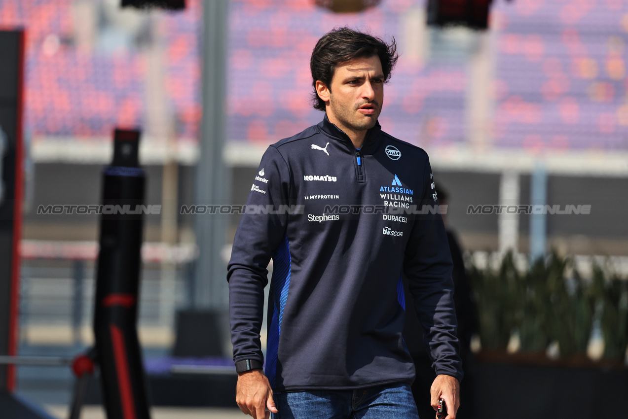GP CINA, Carlos Sainz (ESP) Atlassian Williams Racing.

20.03.2025. Formula 1 World Championship, Rd 2, Chinese Grand Prix, Shanghai, China, Preparation Day.

- www.xpbimages.com, EMail: requests@xpbimages.com © Copyright: Bearne / XPB Images
