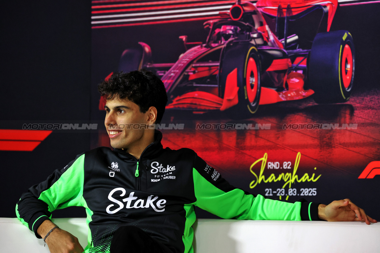 GP CINA, Gabriel Bortoleto (BRA) Sauber in the FIA Press Conference.

20.03.2025. Formula 1 World Championship, Rd 2, Chinese Grand Prix, Shanghai, China, Preparation Day.

- www.xpbimages.com, EMail: requests@xpbimages.com © Copyright: Moy / XPB Images