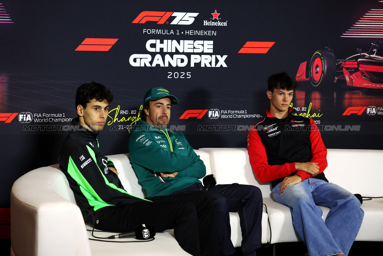 GP CINA, (L to R): Gabriel Bortoleto (BRA) Sauber; Fernando Alonso (ESP) Aston Martin F1 Team; e Oliver Bearman (GBR) Haas F1 Team, in the FIA Press Conference.

20.03.2025. Formula 1 World Championship, Rd 2, Chinese Grand Prix, Shanghai, China, Preparation Day.

- www.xpbimages.com, EMail: requests@xpbimages.com © Copyright: Moy / XPB Images