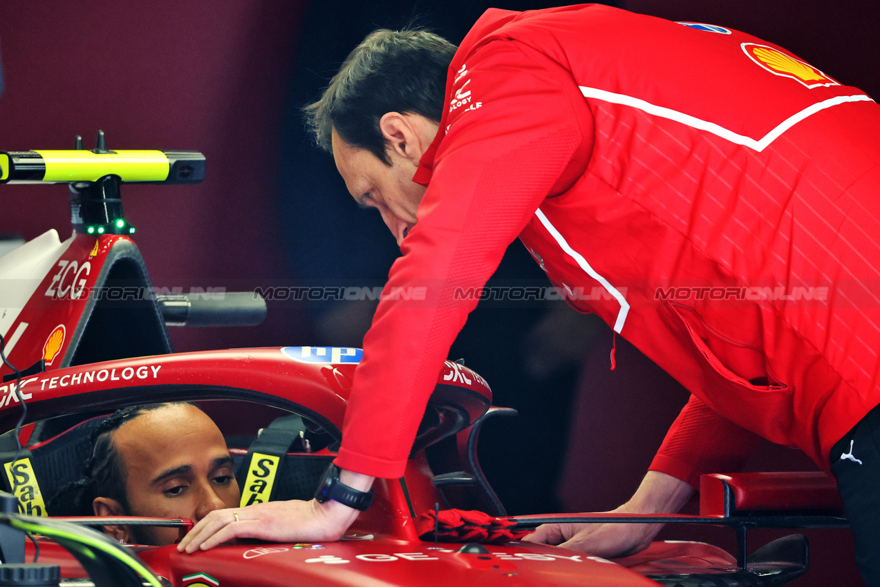 GP CINA, Lewis Hamilton (GBR) Ferrari SF-25 with Riccardo Adami (ITA) Ferrari Gara Engineer.

20.03.2025. Formula 1 World Championship, Rd 2, Chinese Grand Prix, Shanghai, China, Preparation Day.

- www.xpbimages.com, EMail: requests@xpbimages.com © Copyright: Batchelor / XPB Images