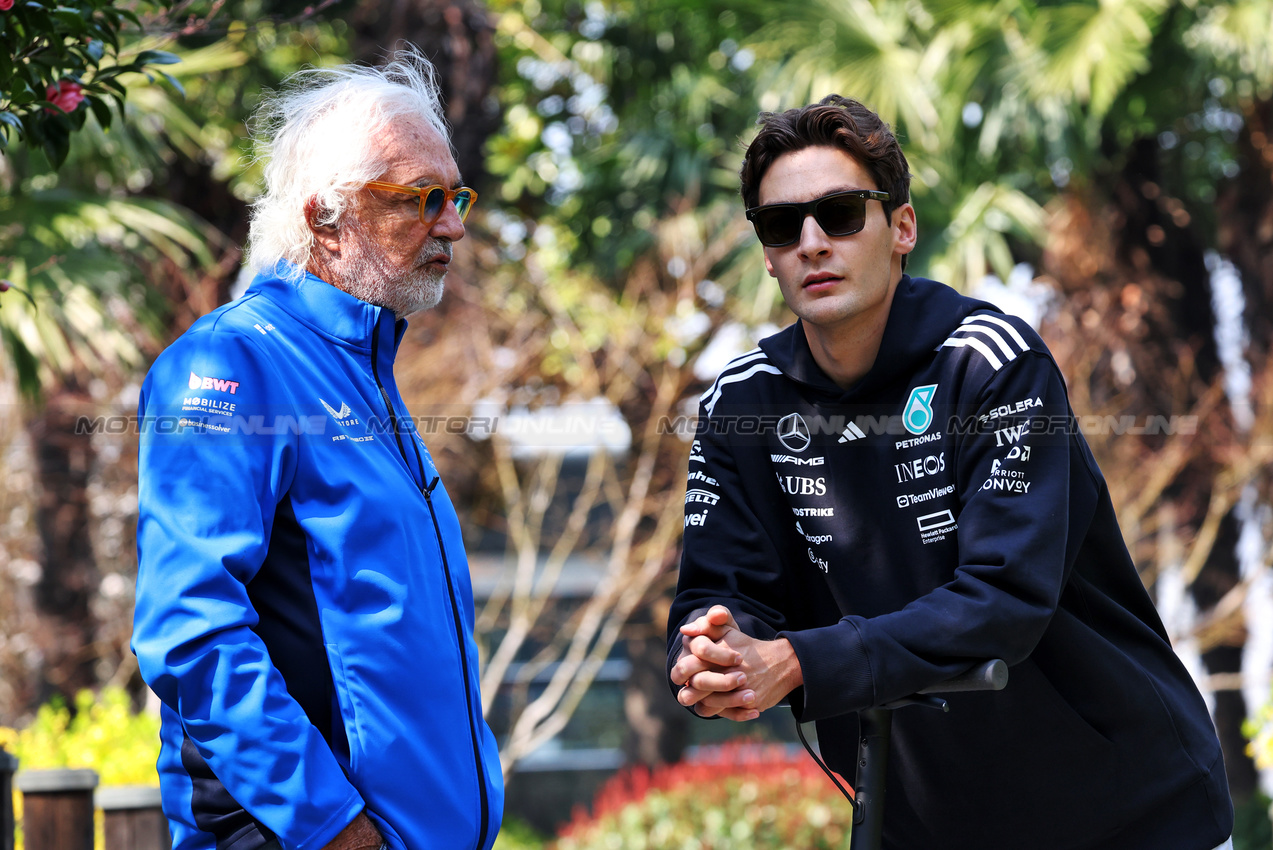 GP CINA, (L to R): Flavio Briatore (ITA) Alpine F1 Team Executive Advisor with George Russell (GBR) Mercedes AMG F1.

20.03.2025. Formula 1 World Championship, Rd 2, Chinese Grand Prix, Shanghai, China, Preparation Day.

- www.xpbimages.com, EMail: requests@xpbimages.com © Copyright: Bearne / XPB Images