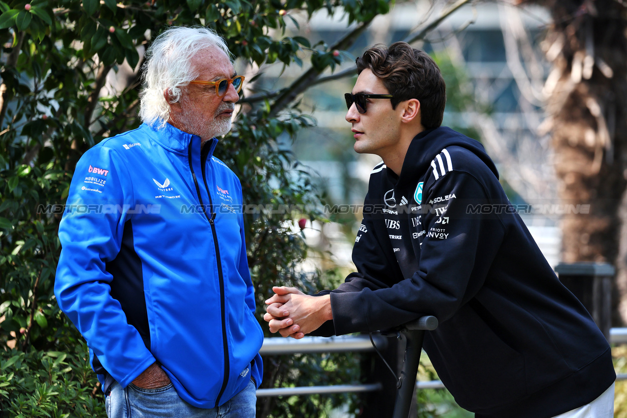 GP CINA, (L to R): Flavio Briatore (ITA) Alpine F1 Team Executive Advisor with George Russell (GBR) Mercedes AMG F1.

20.03.2025. Formula 1 World Championship, Rd 2, Chinese Grand Prix, Shanghai, China, Preparation Day.

- www.xpbimages.com, EMail: requests@xpbimages.com © Copyright: Moy / XPB Images