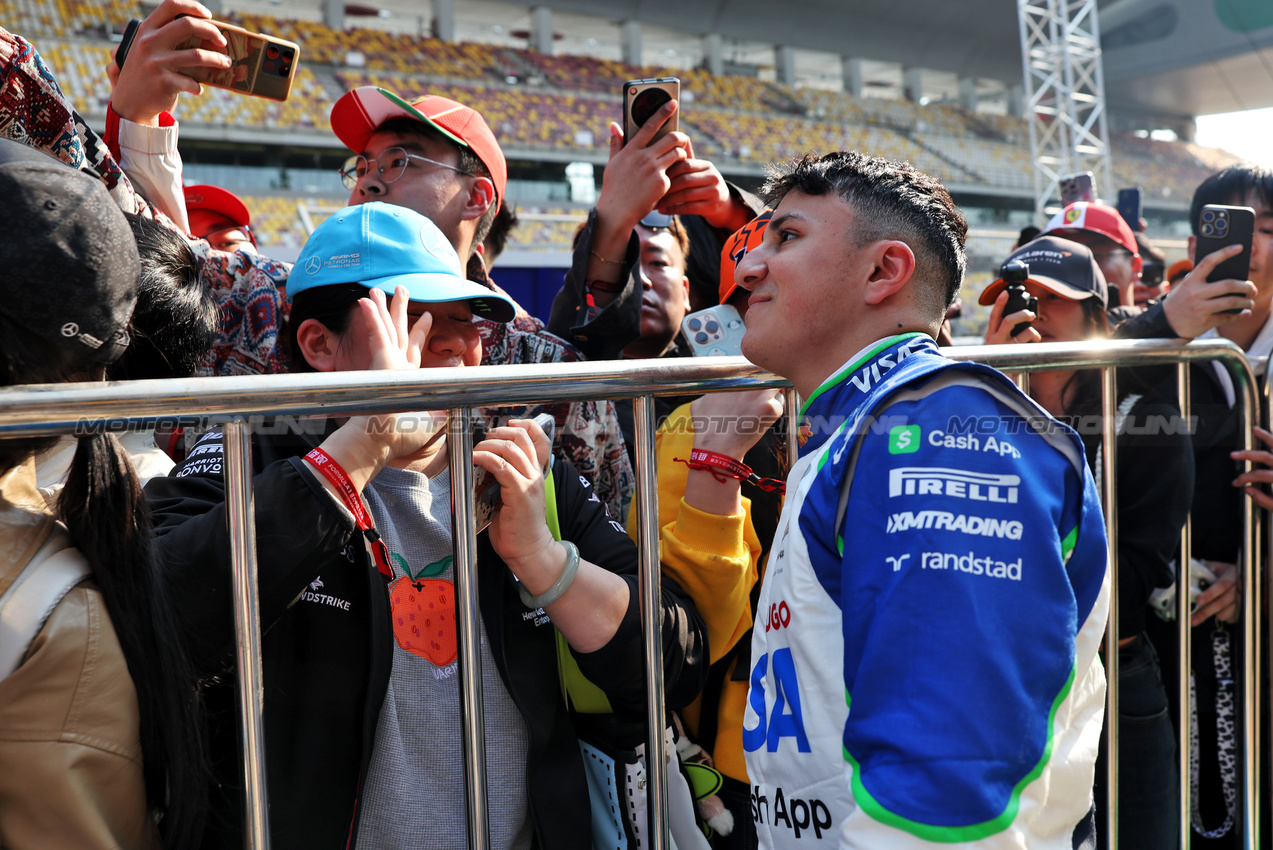 GP CINA, Isack Hadjar (FRA) Racing Bulls with fans.

20.03.2025. Formula 1 World Championship, Rd 2, Chinese Grand Prix, Shanghai, China, Preparation Day.

- www.xpbimages.com, EMail: requests@xpbimages.com © Copyright: Bearne / XPB Images