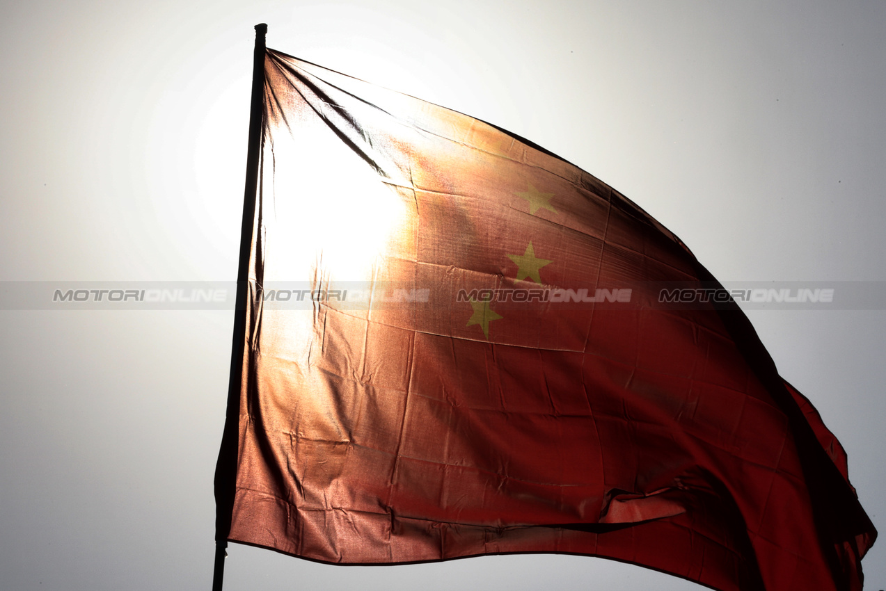 GP CINA, Circuit Atmosfera - Chinese flag.

20.03.2025. Formula 1 World Championship, Rd 2, Chinese Grand Prix, Shanghai, China, Preparation Day.

- www.xpbimages.com, EMail: requests@xpbimages.com © Copyright: Moy / XPB Images