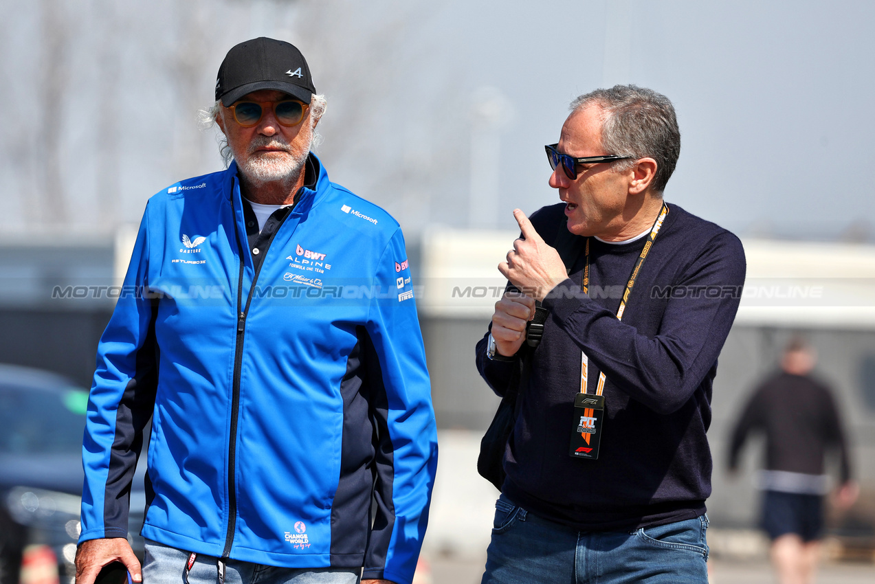 GP CINA, (L to R): Flavio Briatore (ITA) Alpine F1 Team Executive Advisor with Stefano Domenicali (ITA) Formula One President e CEO.

20.03.2025. Formula 1 World Championship, Rd 2, Chinese Grand Prix, Shanghai, China, Preparation Day.

- www.xpbimages.com, EMail: requests@xpbimages.com © Copyright: Moy / XPB Images