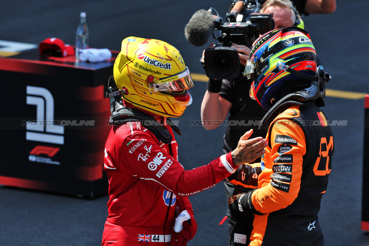 GP CINA, (L to R): Gara winner Lewis Hamilton (GBR) Ferrari celebrates with second placed Oscar Piastri (AUS) McLaren in Sprint parc ferme.

22.03.2025. Formula 1 World Championship, Rd 2, Chinese Grand Prix, Shanghai, China, Sprint e Qualifiche Day.

- www.xpbimages.com, EMail: requests@xpbimages.com © Copyright: Moy / XPB Images