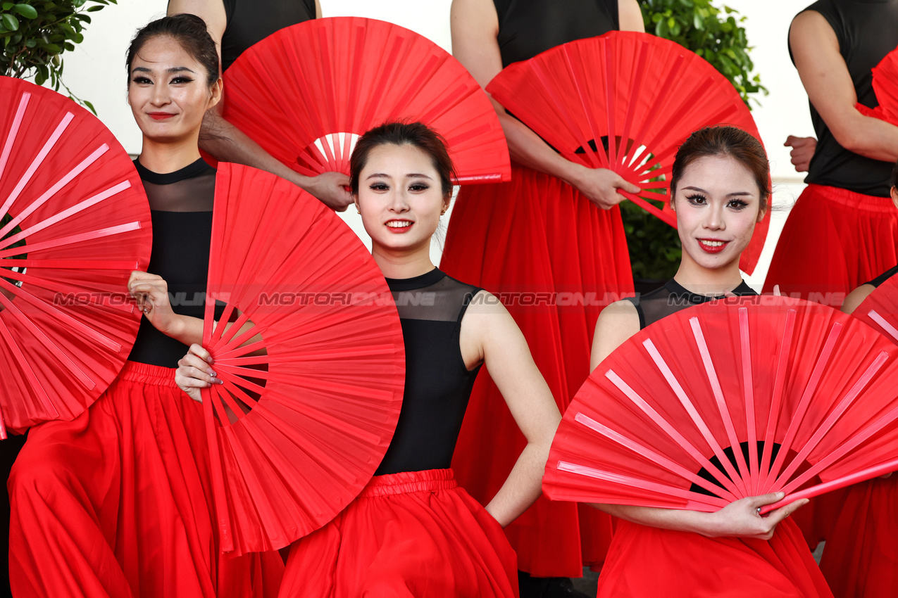 GP CINA, griglia Atmosfera.

22.03.2025. Formula 1 World Championship, Rd 2, Chinese Grand Prix, Shanghai, China, Sprint e Qualifiche Day.

- www.xpbimages.com, EMail: requests@xpbimages.com © Copyright: Moy / XPB Images