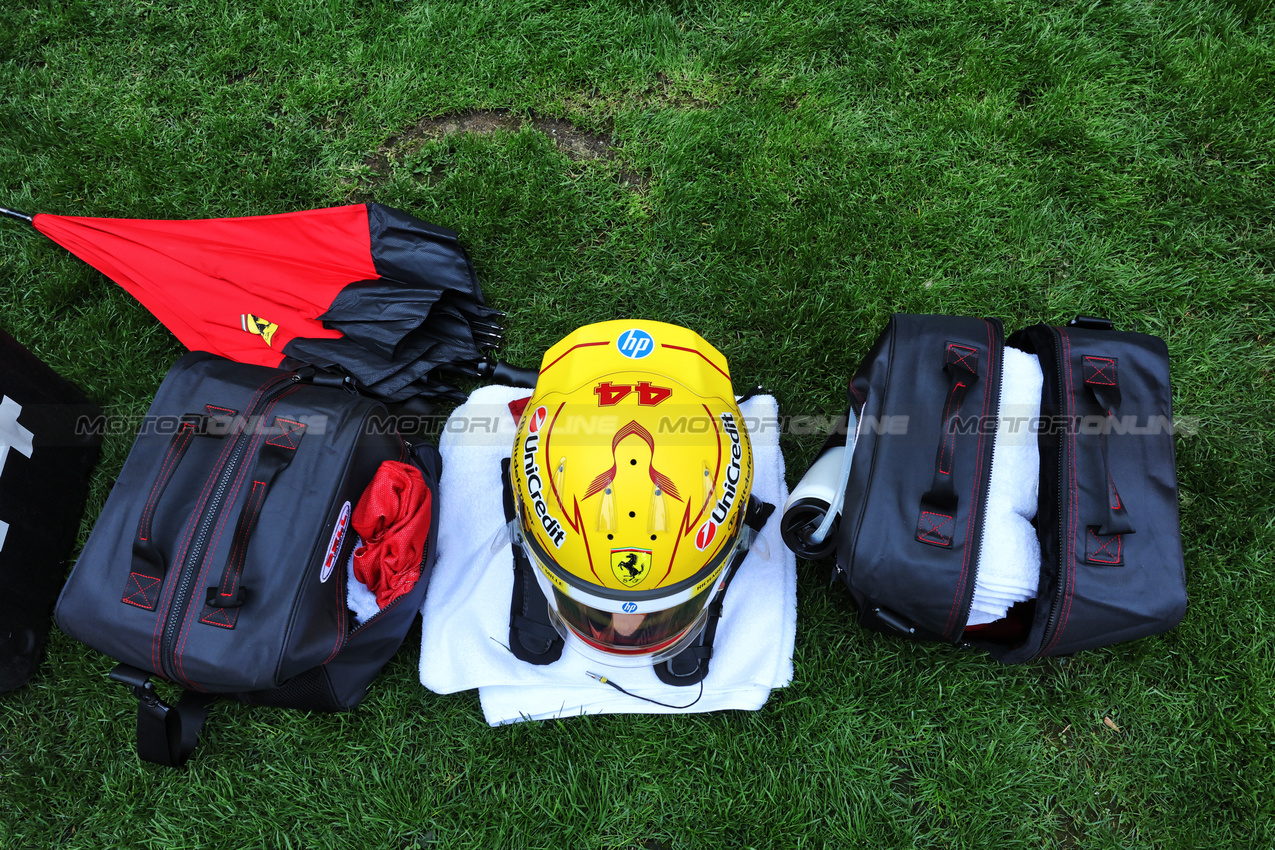 GP CINA, The helmet of Lewis Hamilton (GBR) Ferrari on the grid.

22.03.2025. Formula 1 World Championship, Rd 2, Chinese Grand Prix, Shanghai, China, Sprint e Qualifiche Day.

- www.xpbimages.com, EMail: requests@xpbimages.com © Copyright: Moy / XPB Images