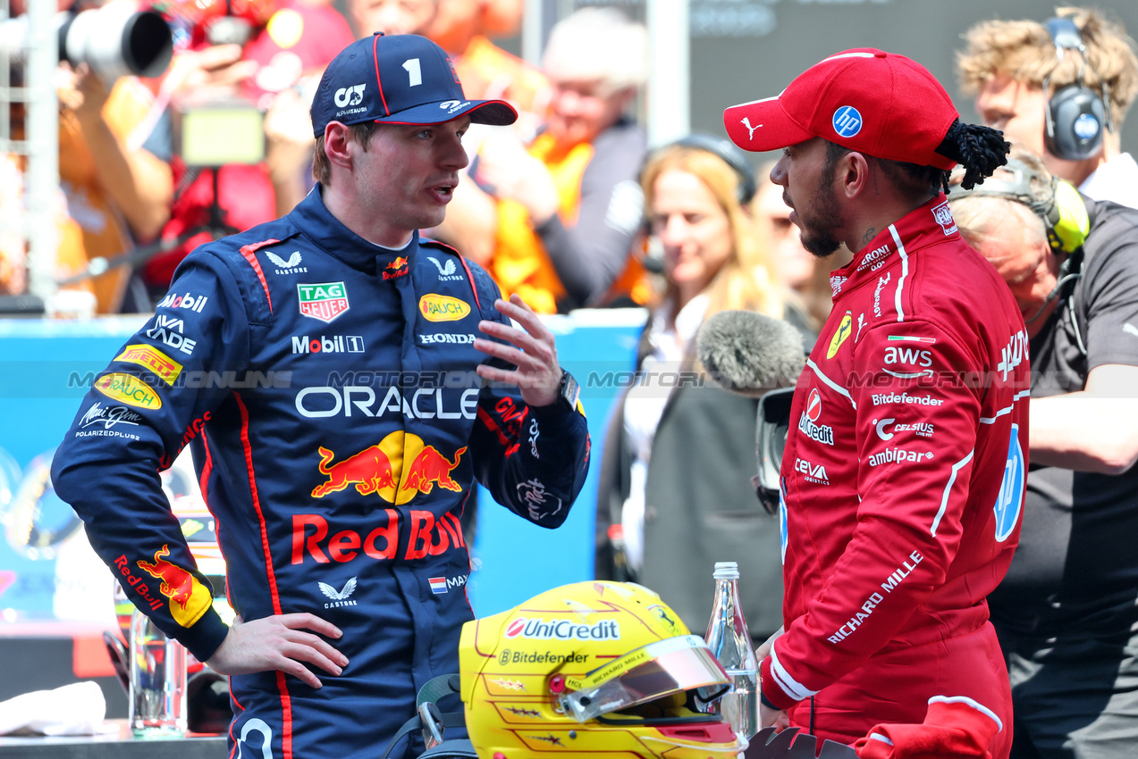 GP CINA, (L to R): Third placed Max Verstappen (NLD) Red Bull Racing in Sprint parc ferme with vincitore Lewis Hamilton (GBR) Ferrari.

22.03.2025. Formula 1 World Championship, Rd 2, Chinese Grand Prix, Shanghai, China, Sprint e Qualifiche Day.

- www.xpbimages.com, EMail: requests@xpbimages.com © Copyright: Batchelor / XPB Images