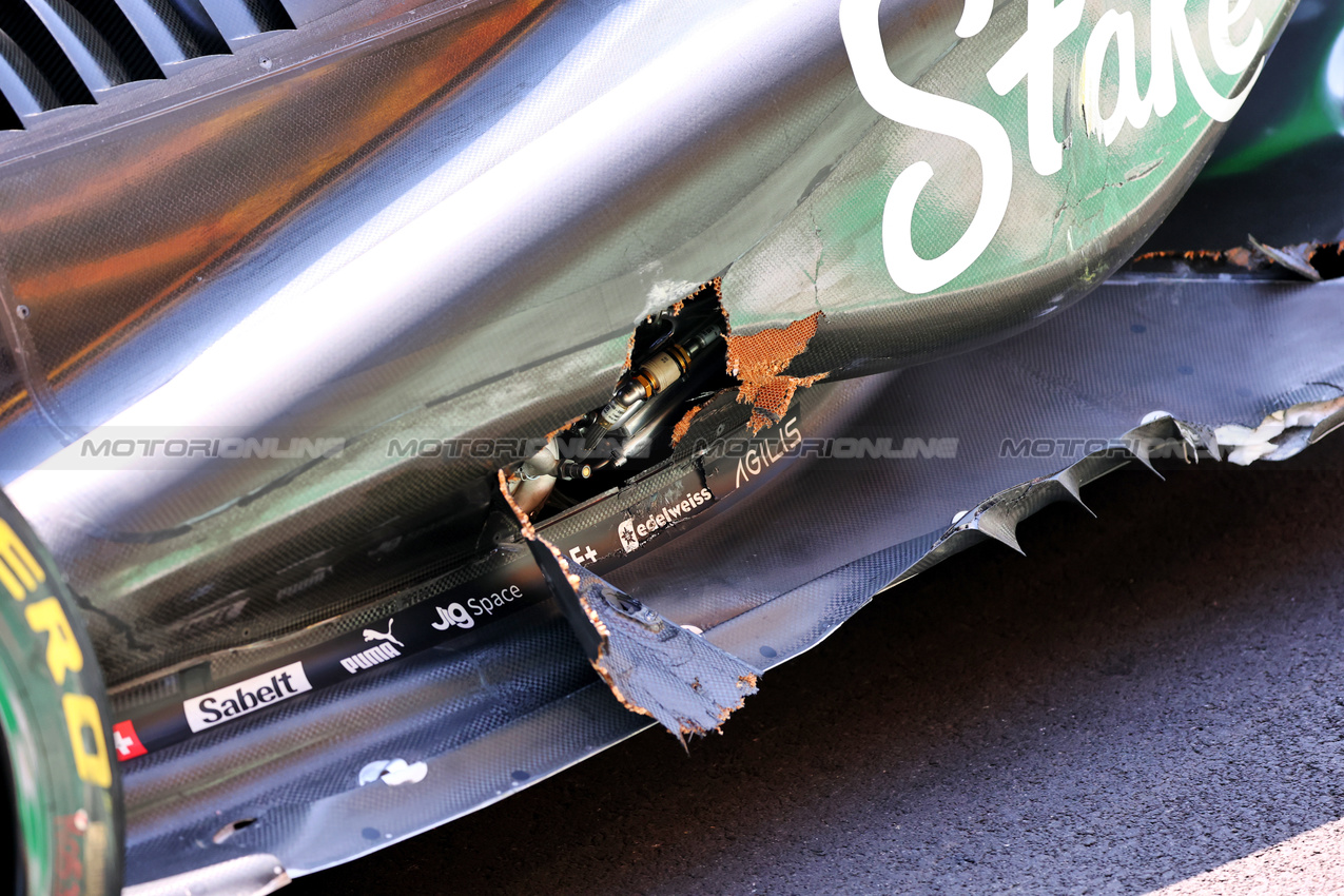 GP CINA, Sidepod damgae to the Sauber C45 of Gabriel Bortoleto (BRA) Sauber.

22.03.2025. Formula 1 World Championship, Rd 2, Chinese Grand Prix, Shanghai, China, Sprint e Qualifiche Day.

- www.xpbimages.com, EMail: requests@xpbimages.com © Copyright: Batchelor / XPB Images