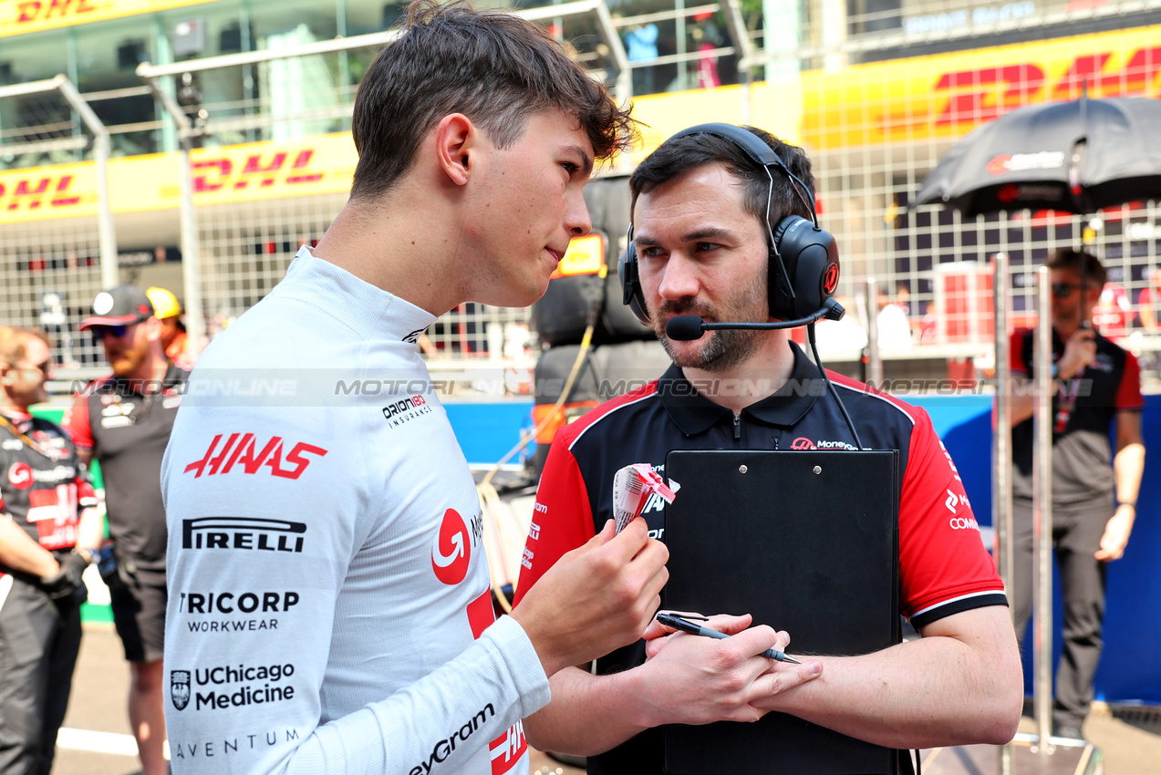 GP CINA, Oliver Bearman (GBR) Haas F1 Team on the grid.

22.03.2025. Formula 1 World Championship, Rd 2, Chinese Grand Prix, Shanghai, China, Sprint e Qualifiche Day.

- www.xpbimages.com, EMail: requests@xpbimages.com © Copyright: Batchelor / XPB Images
