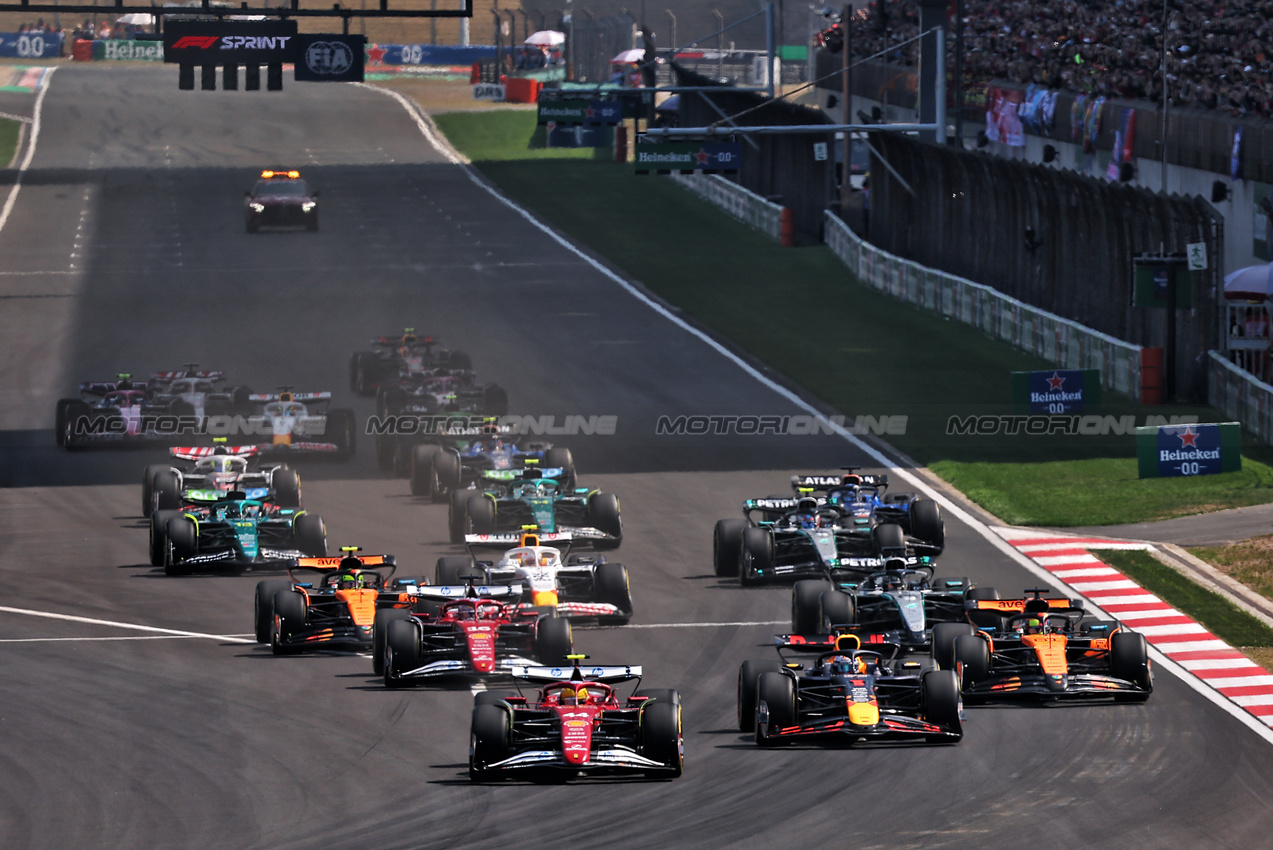 GP CINA, Lewis Hamilton (GBR) Ferrari SF-25 davanti a at the partenza of the race.

22.03.2025. Formula 1 World Championship, Rd 2, Chinese Grand Prix, Shanghai, China, Sprint e Qualifiche Day.

- www.xpbimages.com, EMail: requests@xpbimages.com © Copyright: Batchelor / XPB Images