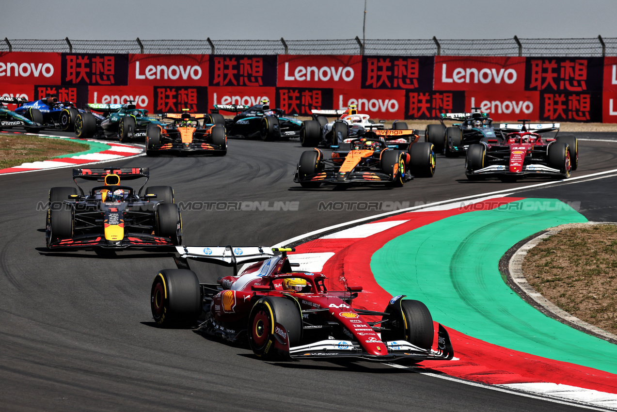 GP CINA, Lewis Hamilton (GBR) Ferrari SF-25 davanti a at the partenza of the race.

22.03.2025. Formula 1 World Championship, Rd 2, Chinese Grand Prix, Shanghai, China, Sprint e Qualifiche Day.

- www.xpbimages.com, EMail: requests@xpbimages.com © Copyright: Moy / XPB Images