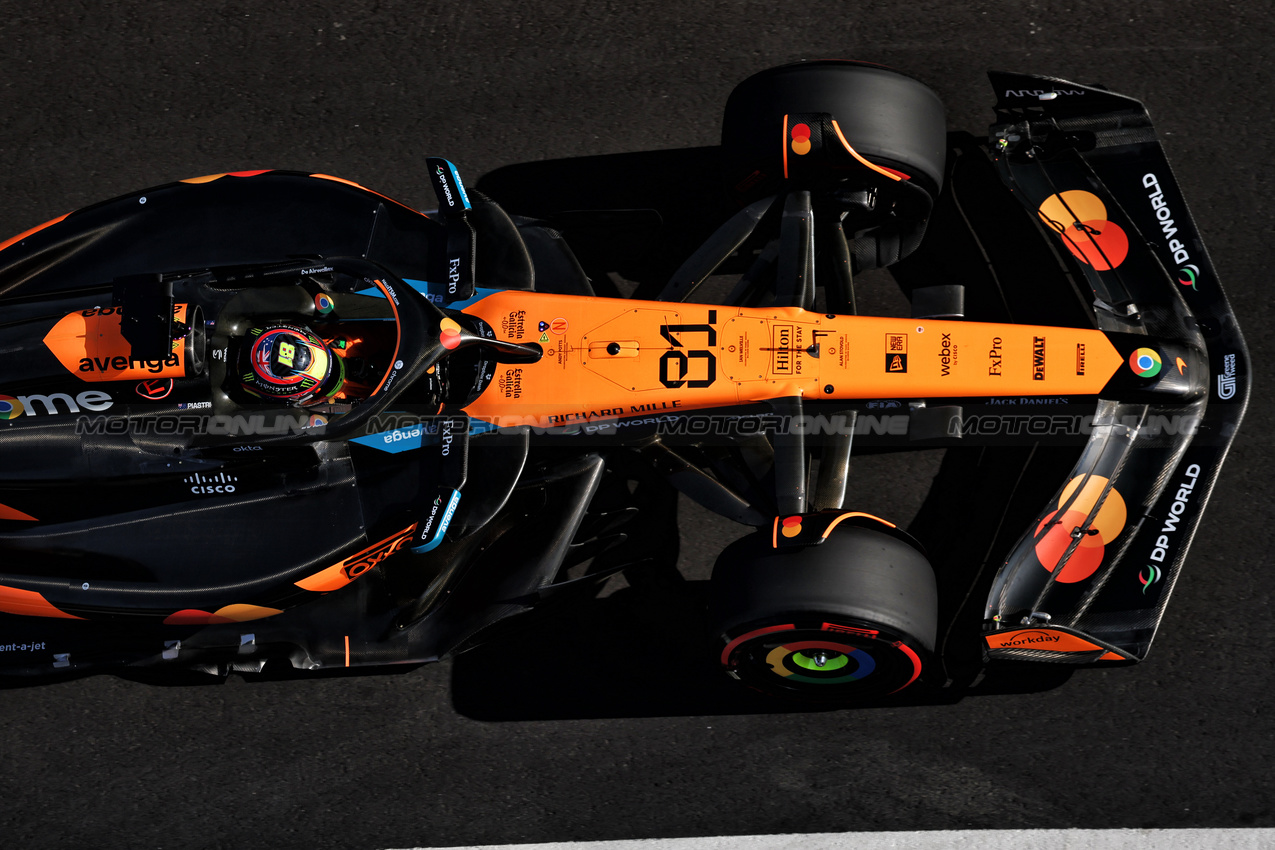 GP CINA, Oscar Piastri (AUS) McLaren MCL39.

22.03.2025. Formula 1 World Championship, Rd 2, Chinese Grand Prix, Shanghai, China, Sprint e Qualifiche Day.

- www.xpbimages.com, EMail: requests@xpbimages.com © Copyright: Moy / XPB Images