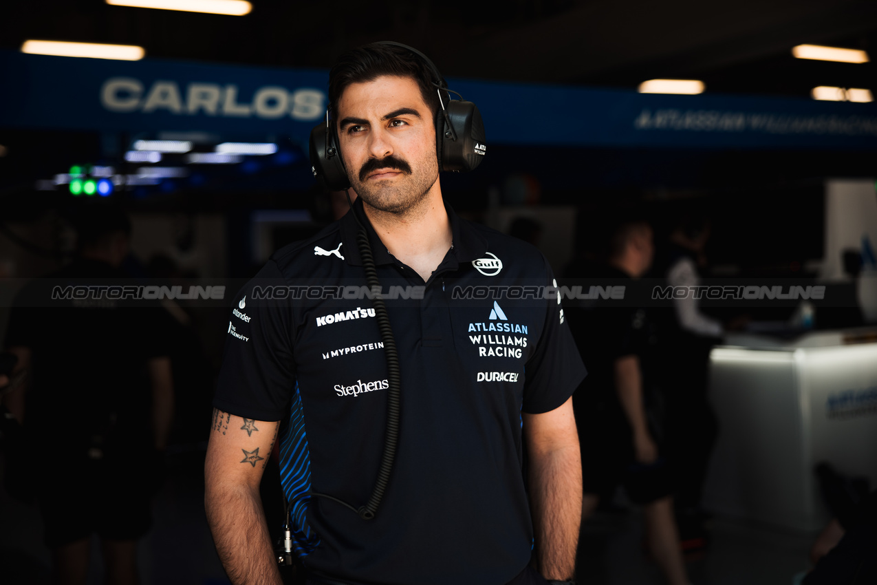 GP CINA, Pierluigi (Gigi) Della Bona (ITA) Atlassian Williams Racing Performance Coach.

22.03.2025. Formula 1 World Championship, Rd 2, Chinese Grand Prix, Shanghai, China, Sprint e Qualifiche Day.

- www.xpbimages.com, EMail: requests@xpbimages.com © Copyright: Bearne / XPB Images