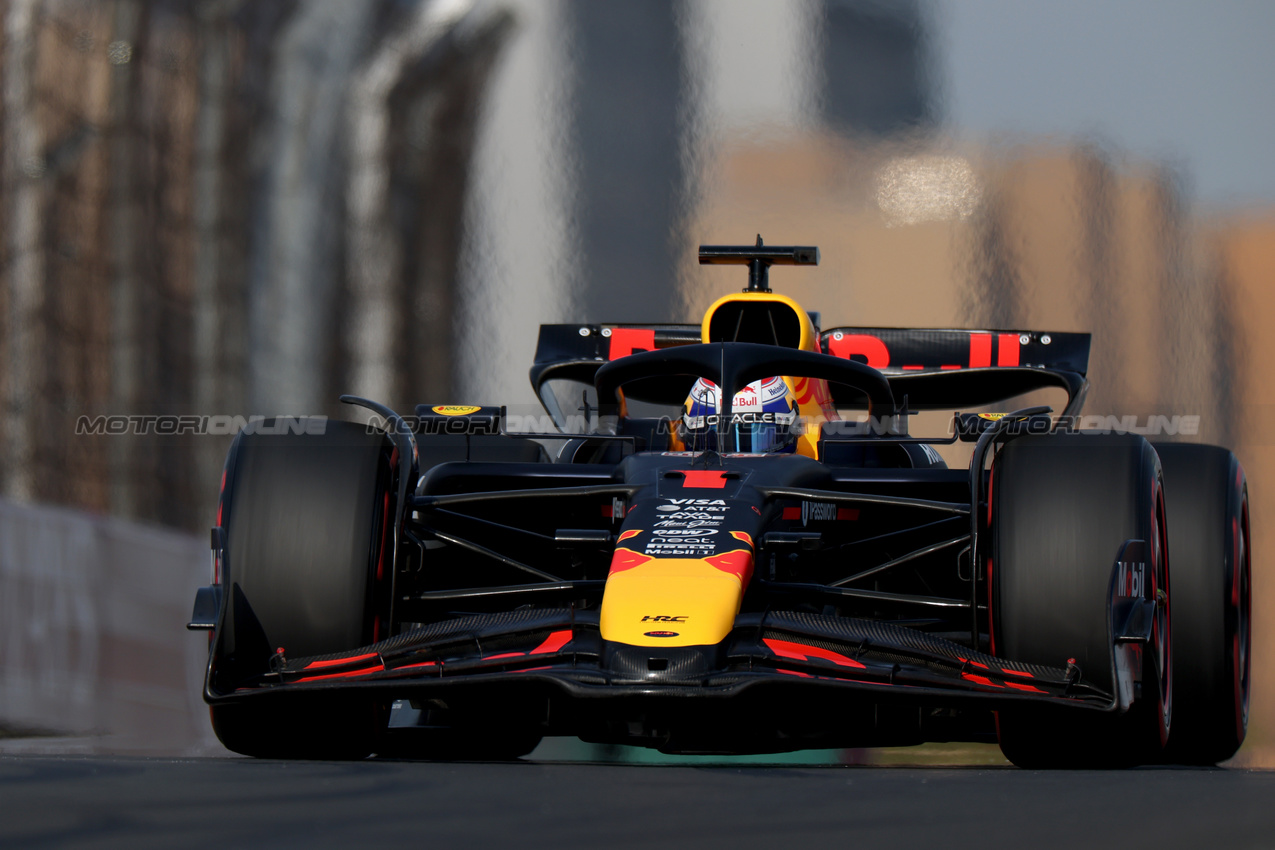 GP CINA, Max Verstappen (NLD) Red Bull Racing RB21.

22.03.2025. Formula 1 World Championship, Rd 2, Chinese Grand Prix, Shanghai, China, Sprint e Qualifiche Day.

 - www.xpbimages.com, EMail: requests@xpbimages.com © Copyright: Coates / XPB Images