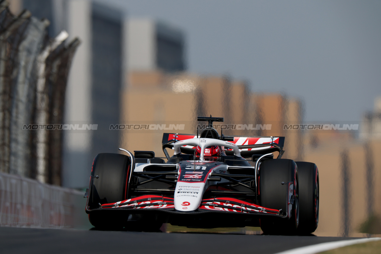 GP CINA, Esteban Ocon (FRA) Haas VF-25.

22.03.2025. Formula 1 World Championship, Rd 2, Chinese Grand Prix, Shanghai, China, Sprint e Qualifiche Day.

 - www.xpbimages.com, EMail: requests@xpbimages.com © Copyright: Coates / XPB Images