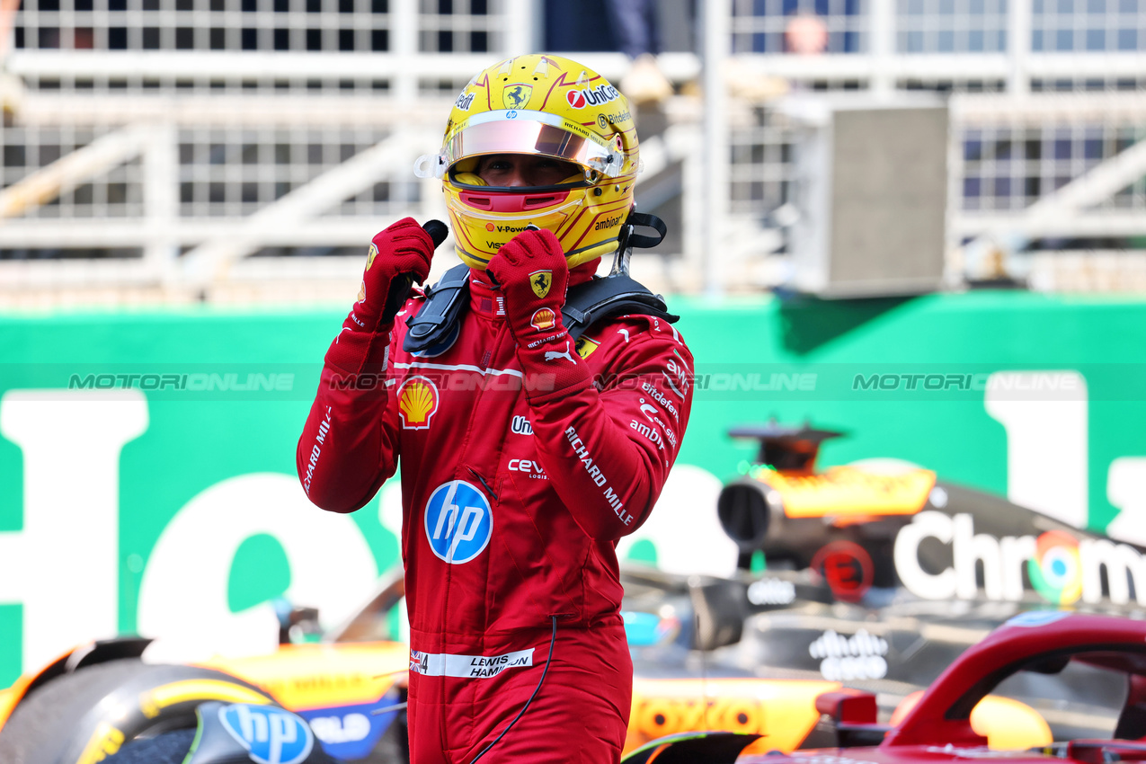 GP CINA, Sprint vincitore Lewis Hamilton (GBR) Ferrari celebrates in parc ferme.

22.03.2025. Formula 1 World Championship, Rd 2, Chinese Grand Prix, Shanghai, China, Sprint e Qualifiche Day.

- www.xpbimages.com, EMail: requests@xpbimages.com © Copyright: Batchelor / XPB Images