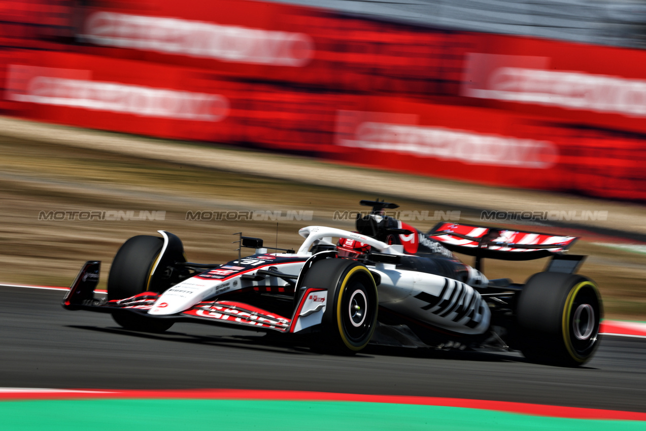 GP CINA, Esteban Ocon (FRA) Haas VF-25.

21.03.2025. Formula 1 World Championship, Rd 2, Chinese Grand Prix, Shanghai, China, Sprint Qualifiche Day.

- www.xpbimages.com, EMail: requests@xpbimages.com © Copyright: Charniaux / XPB Images