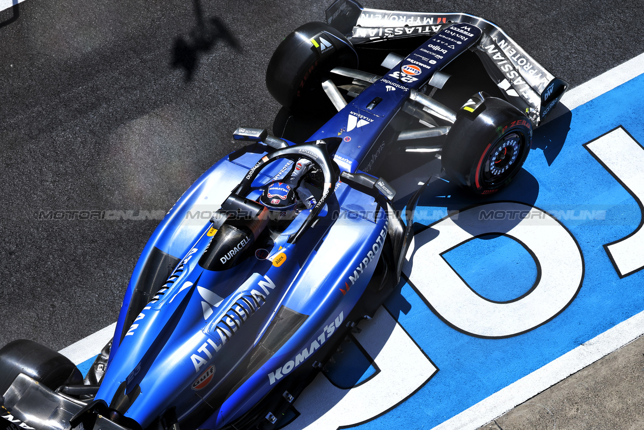 GP CINA, Alexander Albon (THA) Atlassian Williams Racing FW47 leaves the pits.

21.03.2025. Formula 1 World Championship, Rd 2, Chinese Grand Prix, Shanghai, China, Sprint Qualifiche Day.

- www.xpbimages.com, EMail: requests@xpbimages.com © Copyright: Bearne / XPB Images