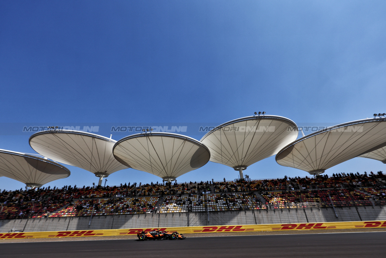GP CINA, Lando Norris (GBR) McLaren MCL39.

21.03.2025. Formula 1 World Championship, Rd 2, Chinese Grand Prix, Shanghai, China, Sprint Qualifiche Day.

- www.xpbimages.com, EMail: requests@xpbimages.com © Copyright: Moy / XPB Images
