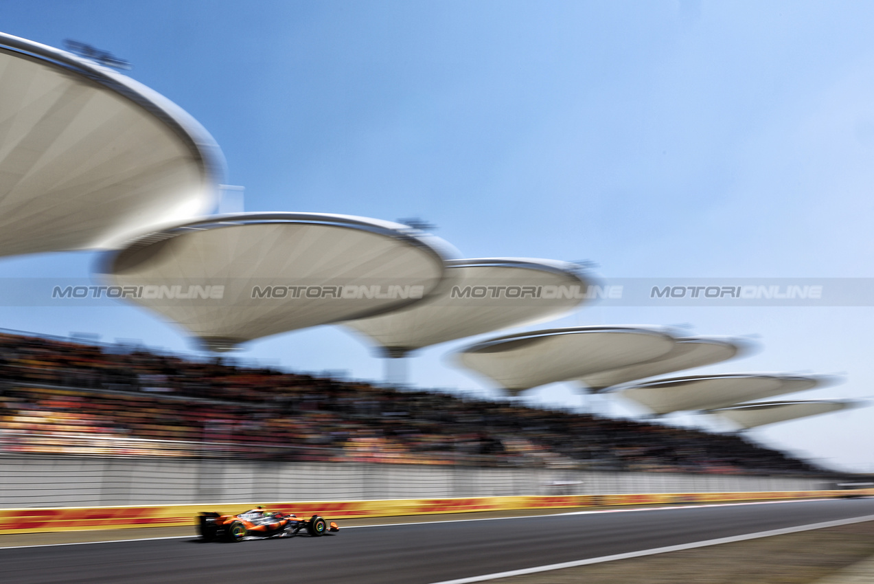 GP CINA, Lando Norris (GBR) McLaren MCL39.

21.03.2025. Formula 1 World Championship, Rd 2, Chinese Grand Prix, Shanghai, China, Sprint Qualifiche Day.

- www.xpbimages.com, EMail: requests@xpbimages.com © Copyright: Moy / XPB Images