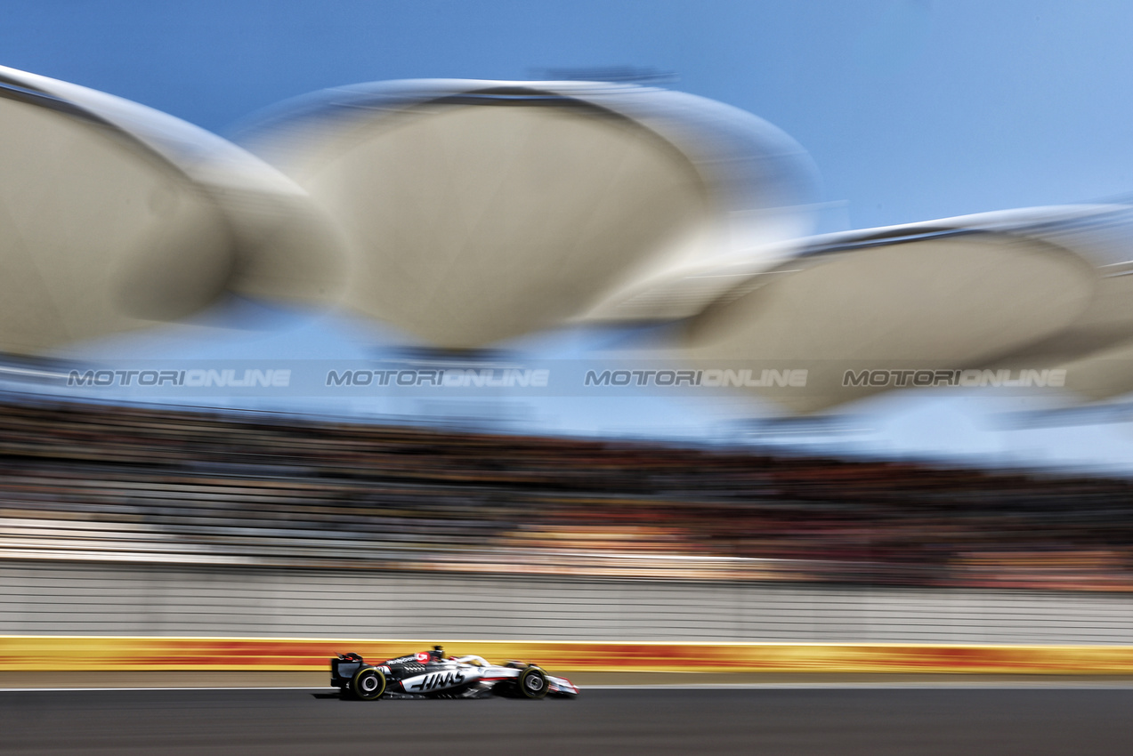 GP CINA, Esteban Ocon (FRA) Haas VF-25.

21.03.2025. Formula 1 World Championship, Rd 2, Chinese Grand Prix, Shanghai, China, Sprint Qualifiche Day.

- www.xpbimages.com, EMail: requests@xpbimages.com © Copyright: Moy / XPB Images