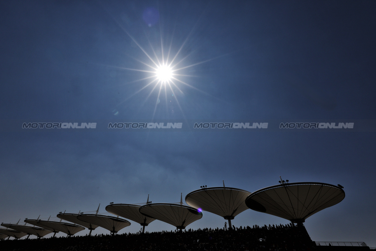 GP CINA, Circuit Atmosfera - Grandstand.

21.03.2025. Formula 1 World Championship, Rd 2, Chinese Grand Prix, Shanghai, China, Sprint Qualifiche Day.

- www.xpbimages.com, EMail: requests@xpbimages.com © Copyright: Moy / XPB Images