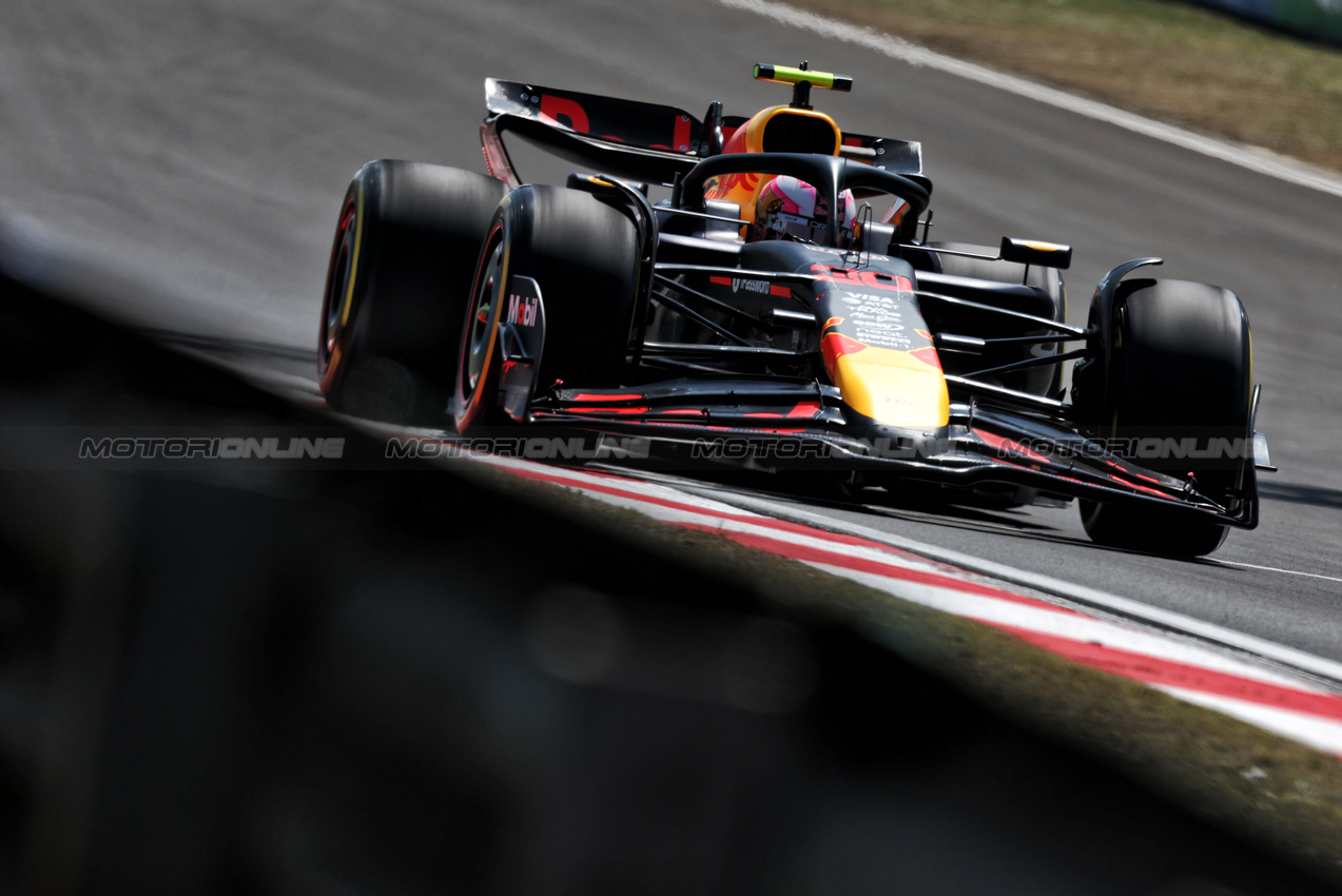 GP CINA, Liam Lawson (NZL) Red Bull Racing RB21.

21.03.2025. Formula 1 World Championship, Rd 2, Chinese Grand Prix, Shanghai, China, Sprint Qualifiche Day.

- www.xpbimages.com, EMail: requests@xpbimages.com © Copyright: Moy / XPB Images