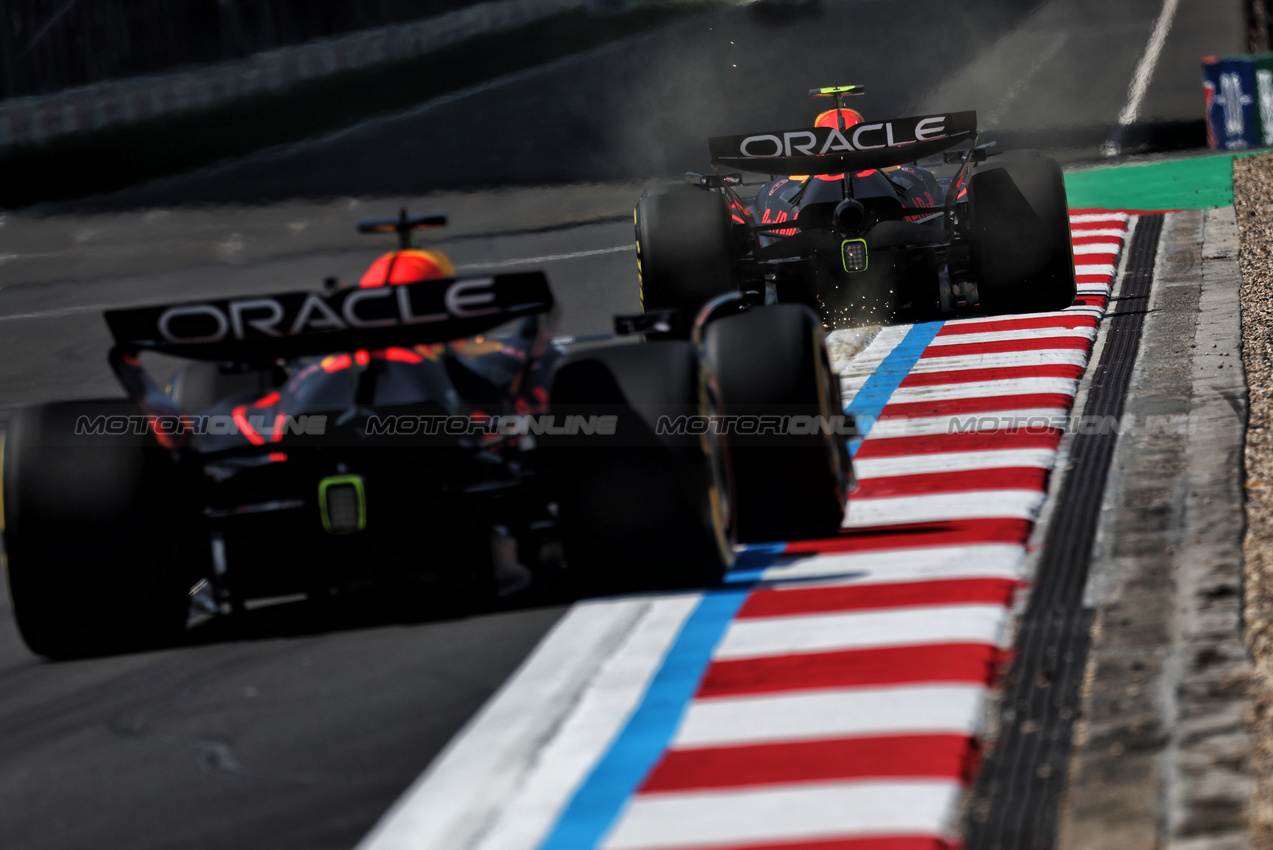 GP CINA, Liam Lawson (NZL) Red Bull Racing RB21 davanti a team mate Max Verstappen (NLD) Red Bull Racing RB21.

21.03.2025. Formula 1 World Championship, Rd 2, Chinese Grand Prix, Shanghai, China, Sprint Qualifiche Day.

- www.xpbimages.com, EMail: requests@xpbimages.com © Copyright: Moy / XPB Images