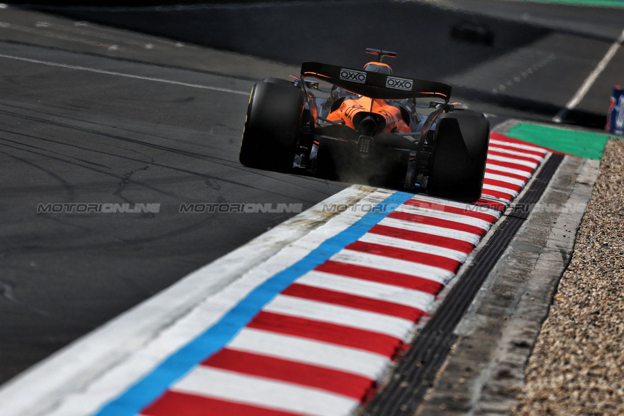 GP CINA, Oscar Piastri (AUS) McLaren MCL39.

21.03.2025. Formula 1 World Championship, Rd 2, Chinese Grand Prix, Shanghai, China, Sprint Qualifiche Day.

- www.xpbimages.com, EMail: requests@xpbimages.com © Copyright: Moy / XPB Images