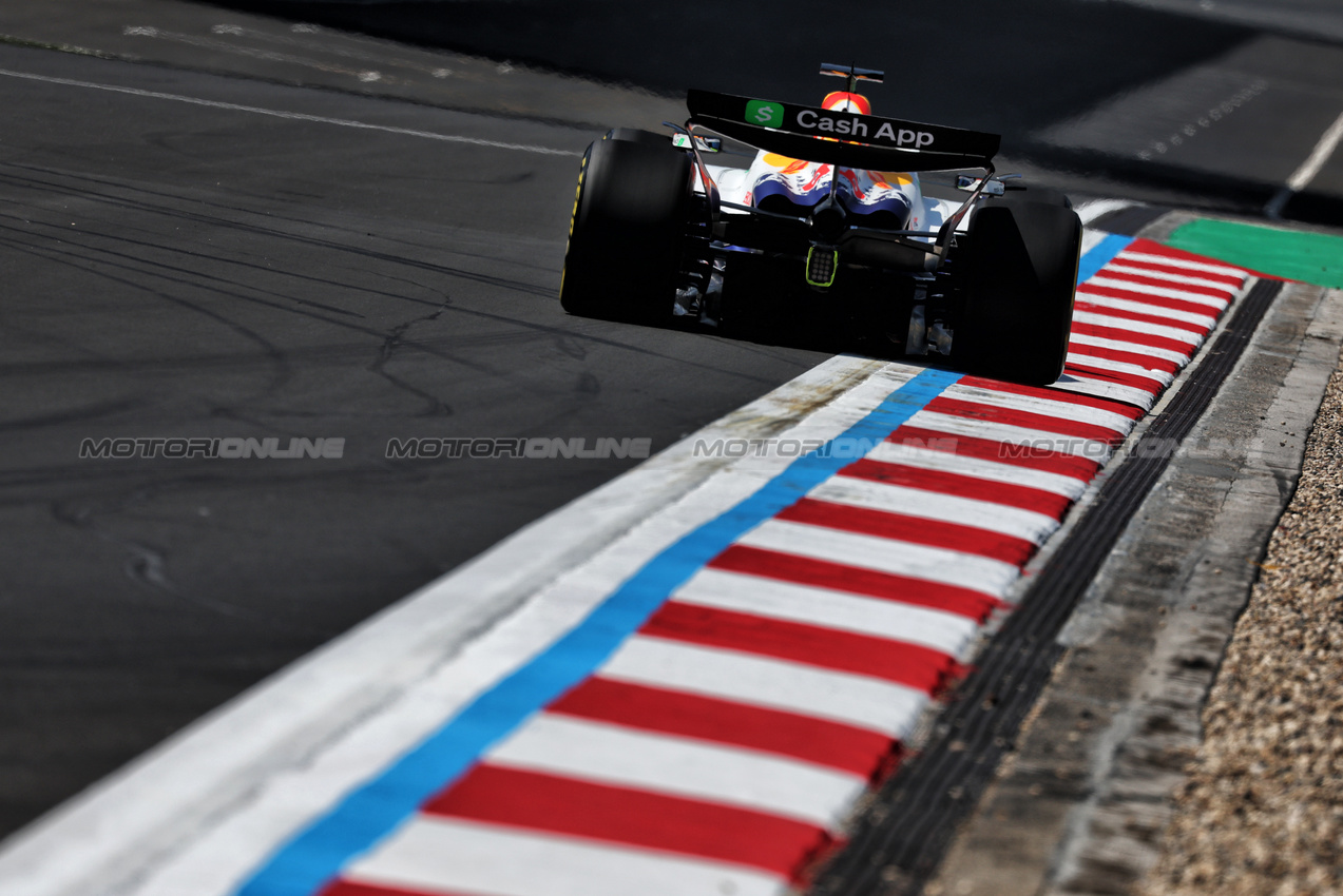 GP CINA, Isack Hadjar (FRA) Racing Bulls VCARB 02.

21.03.2025. Formula 1 World Championship, Rd 2, Chinese Grand Prix, Shanghai, China, Sprint Qualifiche Day.

- www.xpbimages.com, EMail: requests@xpbimages.com © Copyright: Moy / XPB Images
