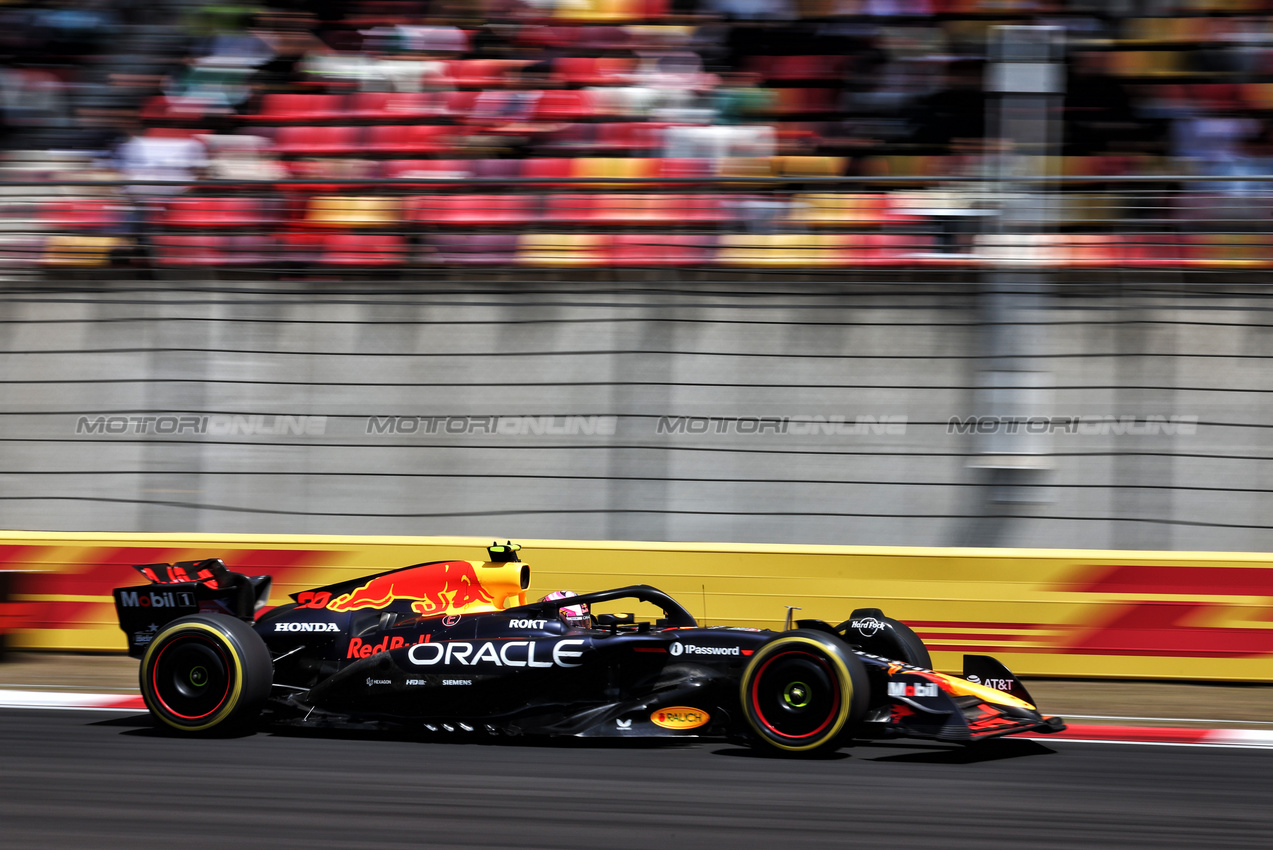 GP CINA, Liam Lawson (NZL) Red Bull Racing RB21.

21.03.2025. Formula 1 World Championship, Rd 2, Chinese Grand Prix, Shanghai, China, Sprint Qualifiche Day.

- www.xpbimages.com, EMail: requests@xpbimages.com © Copyright: Moy / XPB Images