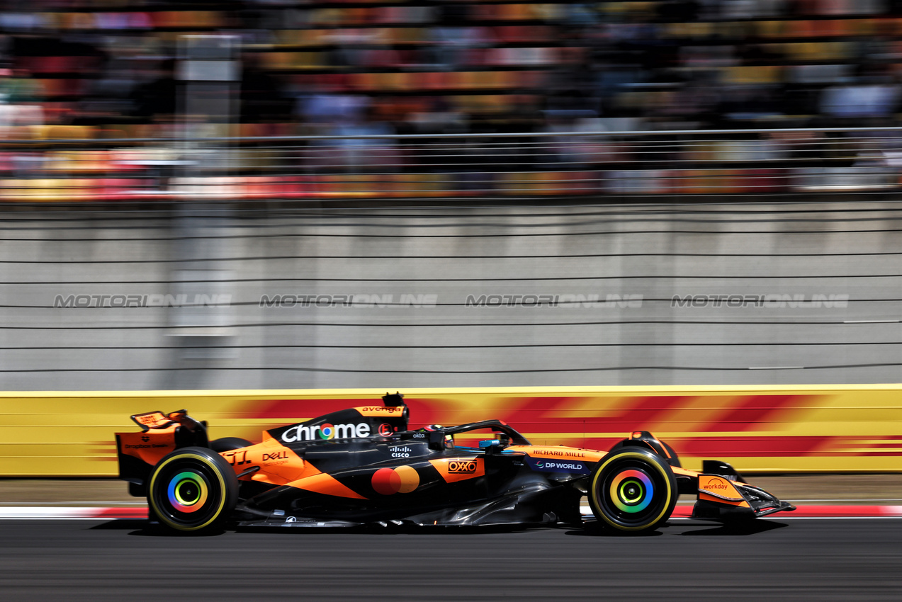 GP CINA, Oscar Piastri (AUS) McLaren MCL39.

21.03.2025. Formula 1 World Championship, Rd 2, Chinese Grand Prix, Shanghai, China, Sprint Qualifiche Day.

- www.xpbimages.com, EMail: requests@xpbimages.com © Copyright: Moy / XPB Images