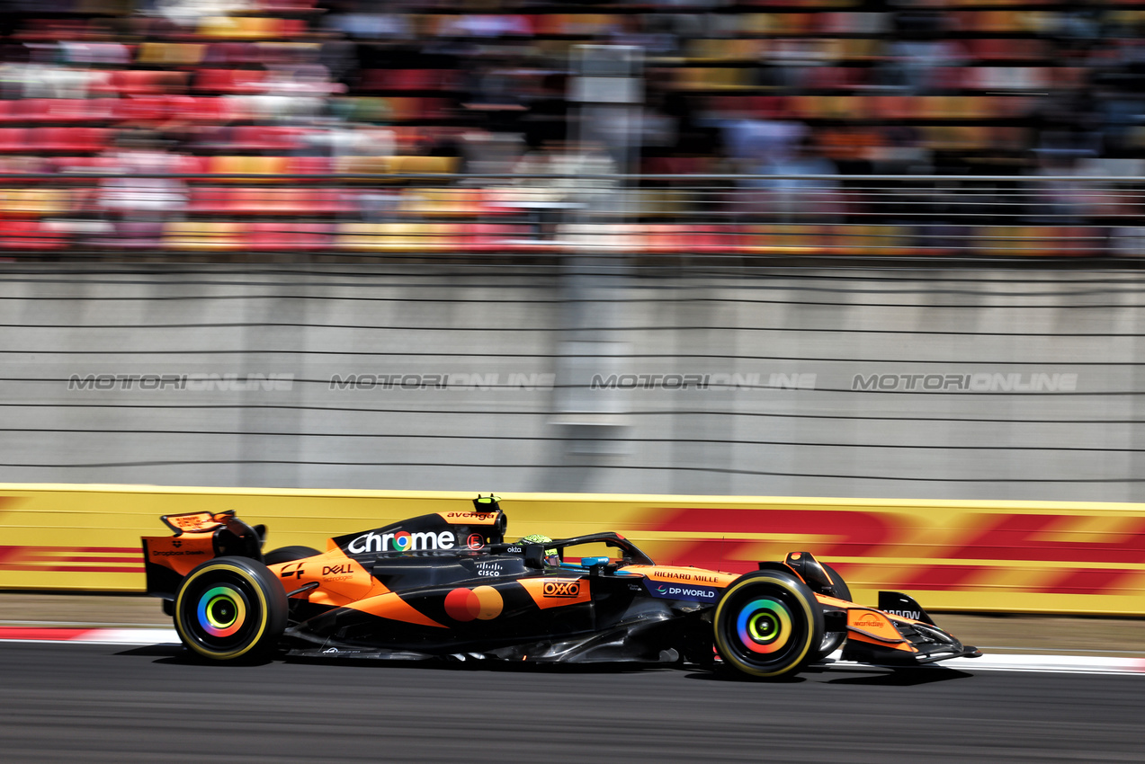 GP CINA, Lando Norris (GBR) McLaren MCL39.

21.03.2025. Formula 1 World Championship, Rd 2, Chinese Grand Prix, Shanghai, China, Sprint Qualifiche Day.

- www.xpbimages.com, EMail: requests@xpbimages.com © Copyright: Moy / XPB Images