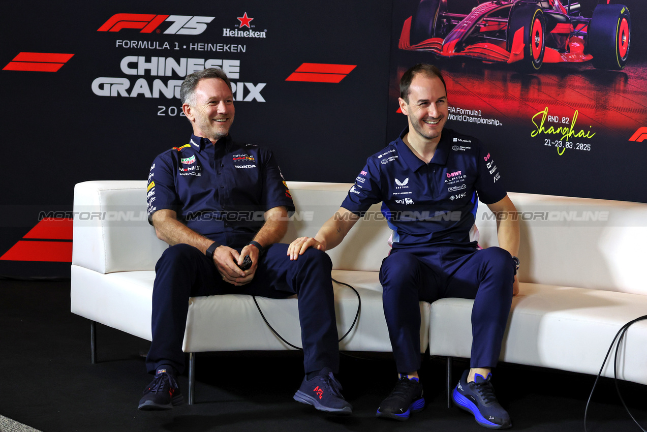 GP CINA, (L to R): Christian Horner (GBR) Red Bull Racing Team Principal e Oliver Oakes (GBR) Alpine F1 Team Team Principal in the FIA Press Conference.

21.03.2025. Formula 1 World Championship, Rd 2, Chinese Grand Prix, Shanghai, China, Sprint Qualifiche Day.

- www.xpbimages.com, EMail: requests@xpbimages.com © Copyright: Moy / XPB Images