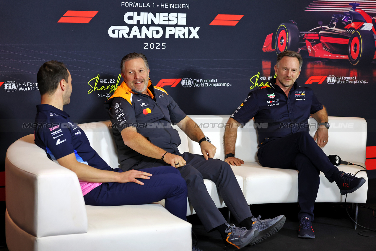 GP CINA, (L to R): Oliver Oakes (GBR) Alpine F1 Team Team Principal; Zak Brown (USA) McLaren Executive Director; e Christian Horner (GBR) Red Bull Racing Team Principal, in the FIA Press Conference.

21.03.2025. Formula 1 World Championship, Rd 2, Chinese Grand Prix, Shanghai, China, Sprint Qualifiche Day.

- www.xpbimages.com, EMail: requests@xpbimages.com © Copyright: Moy / XPB Images
