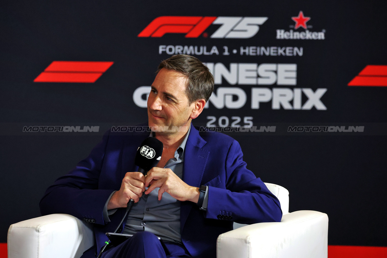 GP CINA, Tom Clarkson (GBR) Journalist in the FIA Press Conference.

21.03.2025. Formula 1 World Championship, Rd 2, Chinese Grand Prix, Shanghai, China, Sprint Qualifiche Day.

- www.xpbimages.com, EMail: requests@xpbimages.com © Copyright: Moy / XPB Images