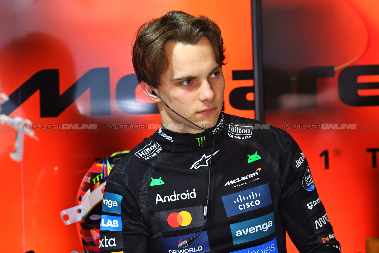 GP CINA, Oscar Piastri (AUS) McLaren.

21.03.2025. Formula 1 World Championship, Rd 2, Chinese Grand Prix, Shanghai, China, Sprint Qualifiche Day.

- www.xpbimages.com, EMail: requests@xpbimages.com © Copyright: Batchelor / XPB Images